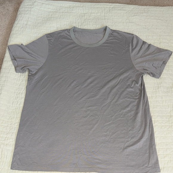 Lululemon athletica Men's Short Sleeve Gray Tee - Picture 1 of 4